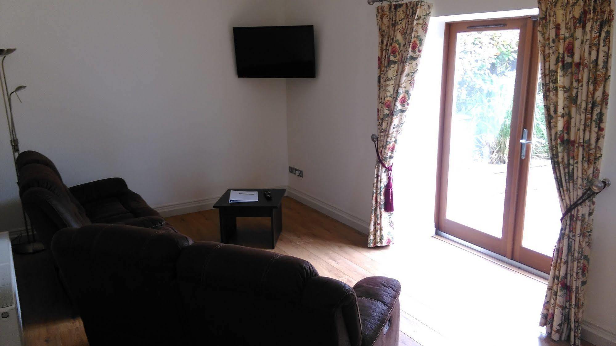 New Forest Estate Lodges Tyrrellspass Kültér fotó