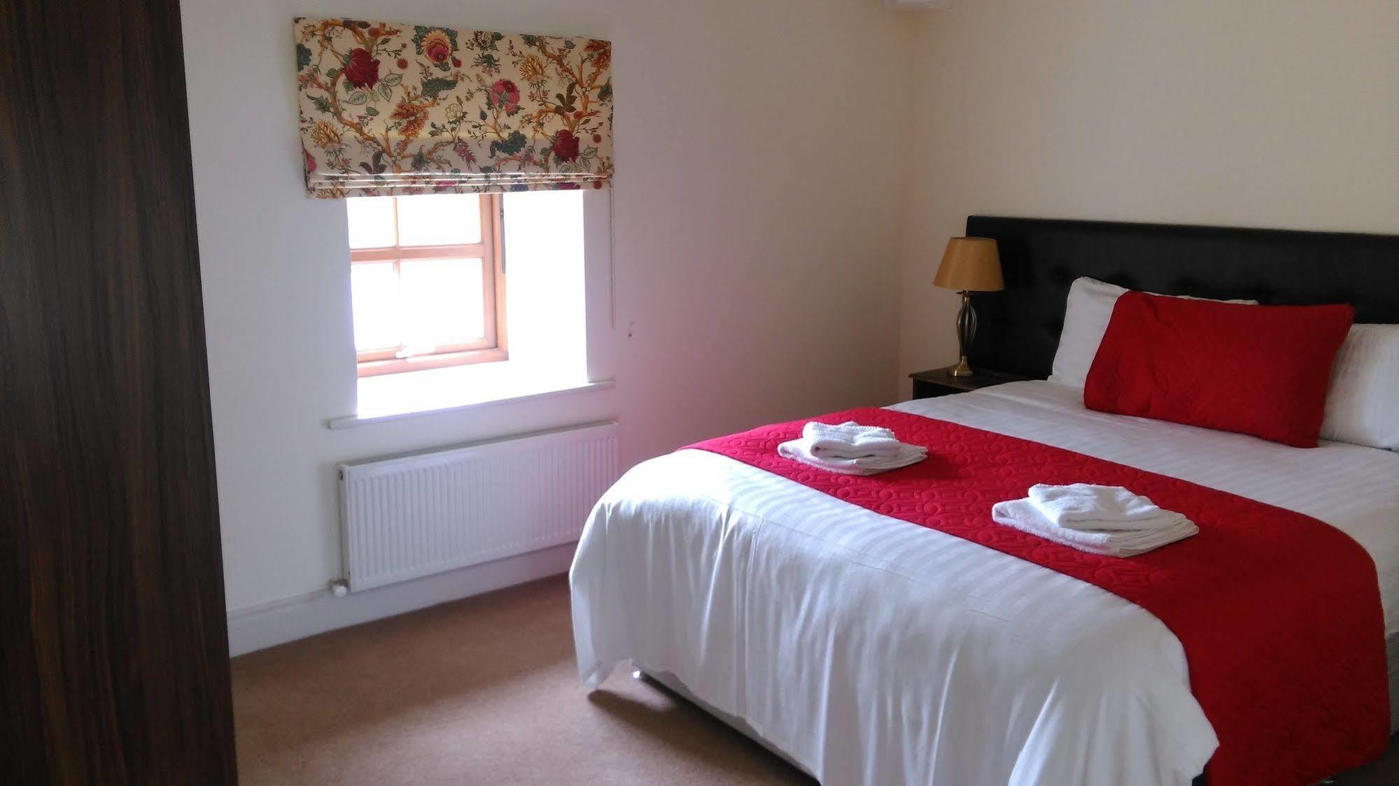 New Forest Estate Lodges Tyrrellspass Kültér fotó
