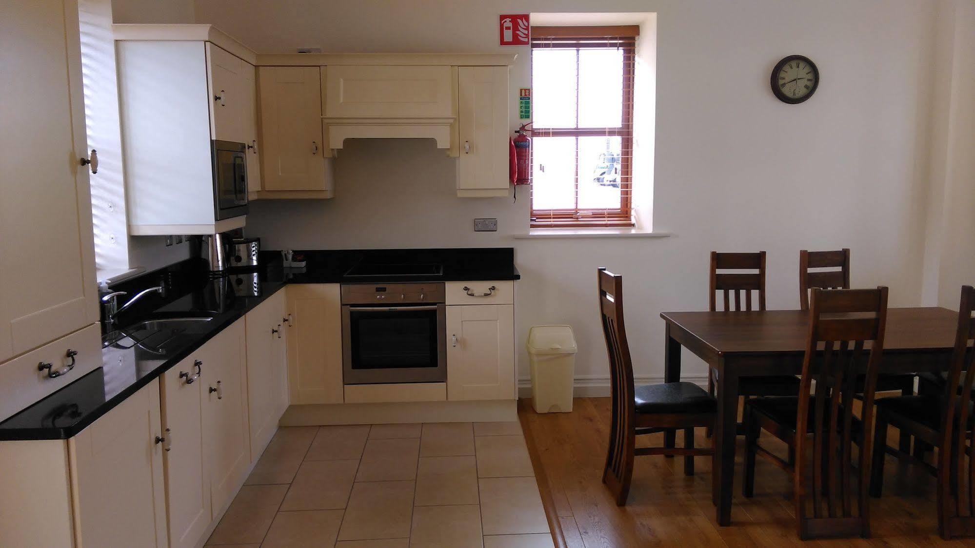 New Forest Estate Lodges Tyrrellspass Kültér fotó