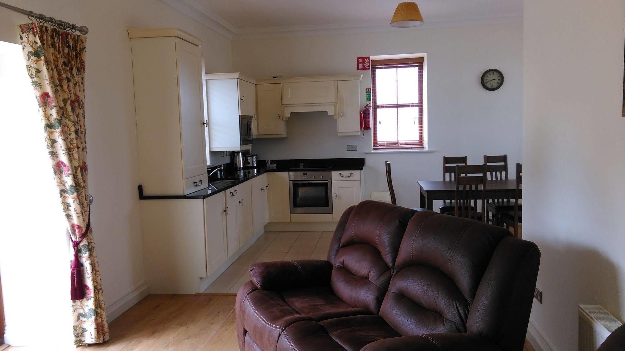 New Forest Estate Lodges Tyrrellspass Kültér fotó